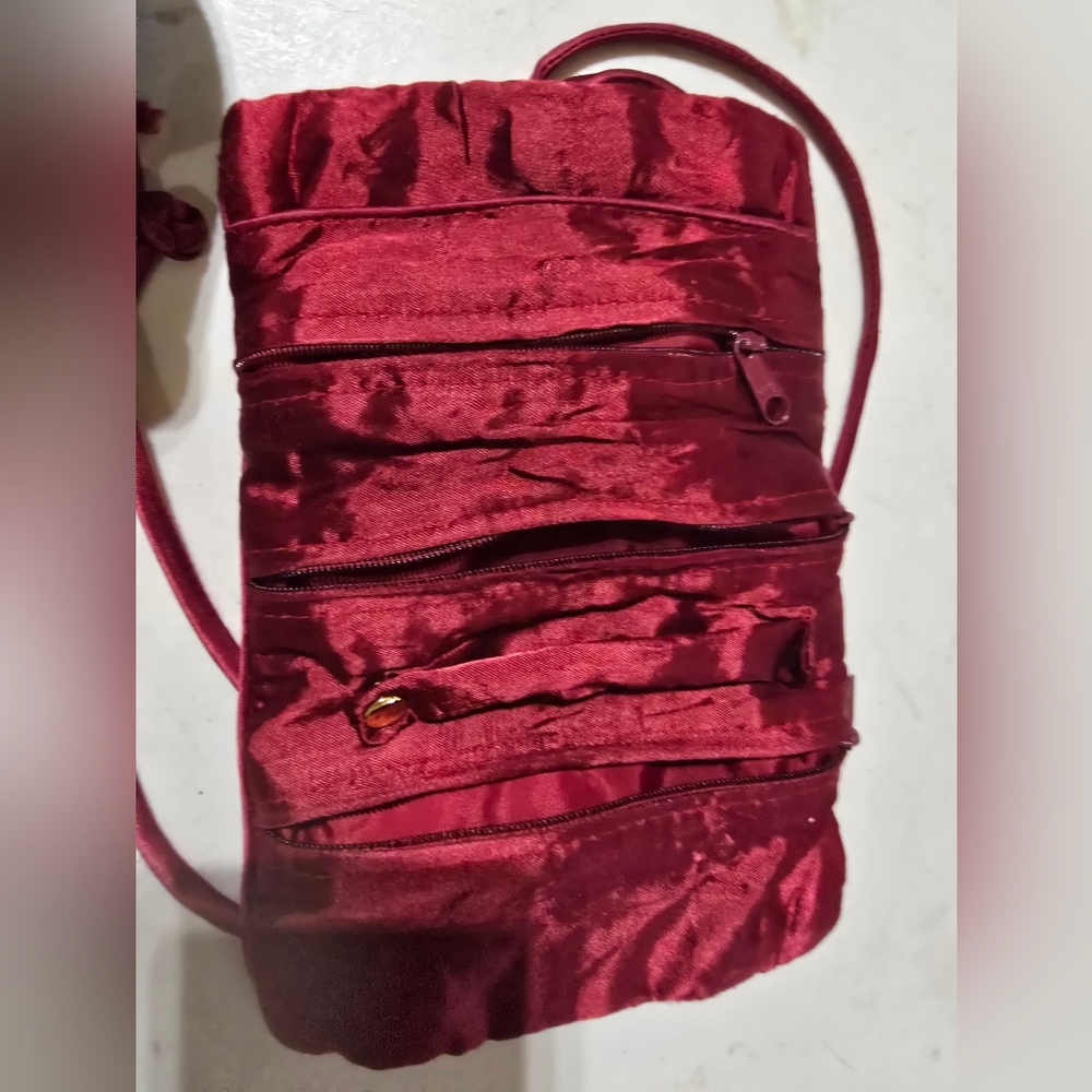 Burgandy Jewelry Roll And 2 Small Jewelry Pouches. - Picture 6 of 13